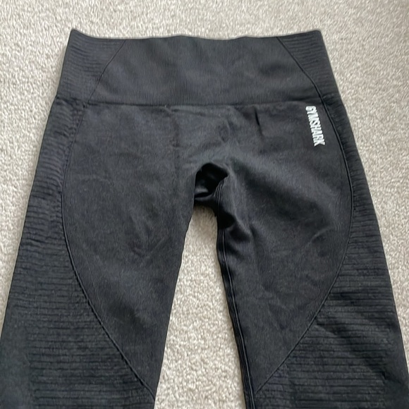 GYMSHARK -black pants, detailed lace work cuffs, ribbed on sides, smooth center - Picture 4 of 6